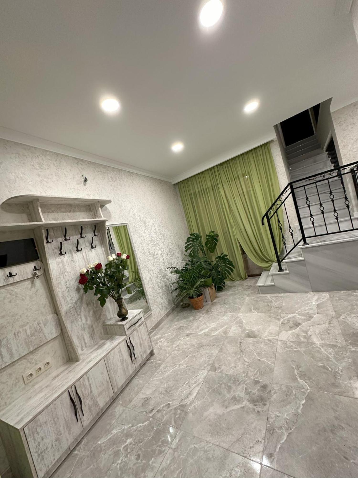 Three Palms Guest House Tbilisi Exterior foto