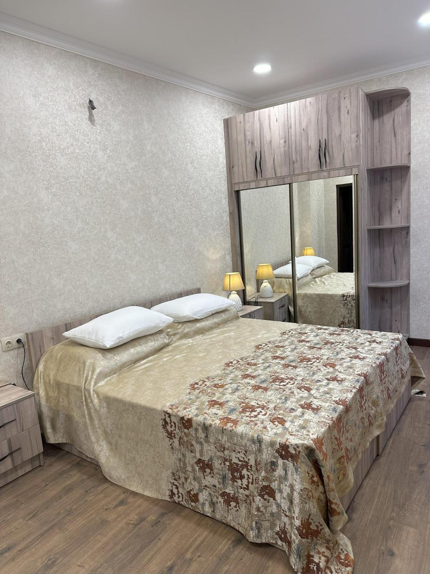 Three Palms Guest House Tbilisi Exterior foto