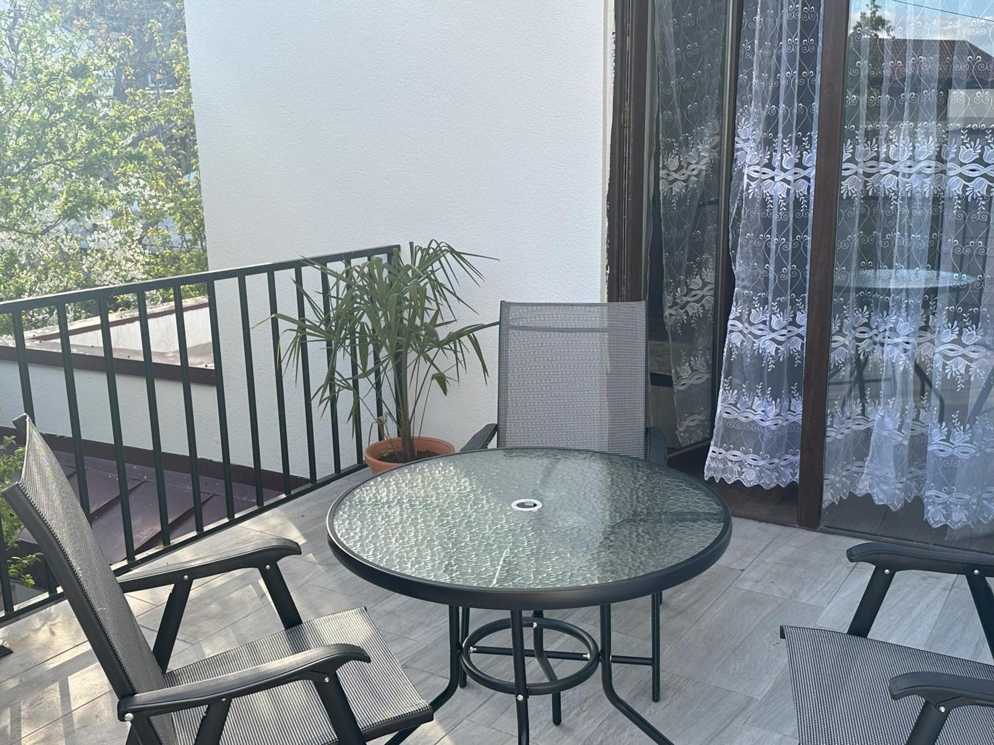 Three Palms Guest House Tbilisi Exterior foto